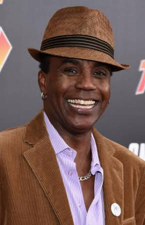 Donald Fullilove as Axiom Passenger #7 
  
  
  (voice) (as Don Fullilove)