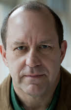 Sam Kitchin como Director