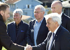 Side om side: Begravelsen