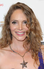 Laura Weissbecker como 