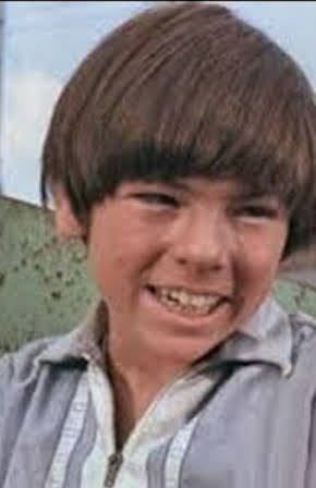 Julián Bravo as 