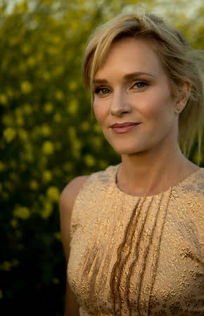 Nicholle Tom as 