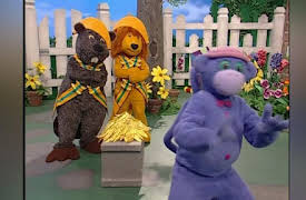 Elliot Moose: Tummy Ache/Mysterious Pieland/Space Monkeys/Mapleberry Pie