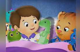 Daniel Tiger's Neighborhood en Español: Volume 1: La Piyamada de Daniel/De Campamento en el Patio