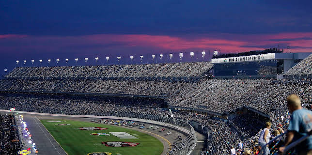 12:00: Sportsmagasin | Viasat Sport 3 | 11/14 2025