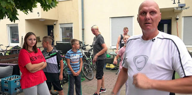 15:00: Hartz und herzlich - Tag für Tag Benz-Baracken | RTL 2 | 2/12 2026