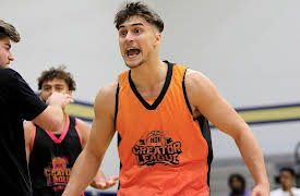 Creator League, Season 1: Matt Kiatipis vs. Gio Wise