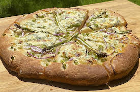 Symon's Dinners Cooking Out, Season 1: The Thrill of Pizza on a Grill