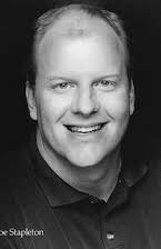 Joe Stapleton como 