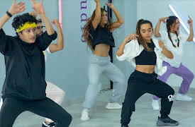 Calle y Poché: No Labels: Episode 1