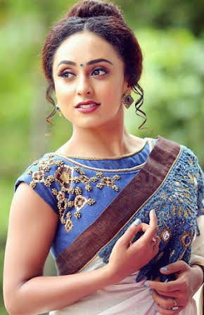 Pearle Maaney as 