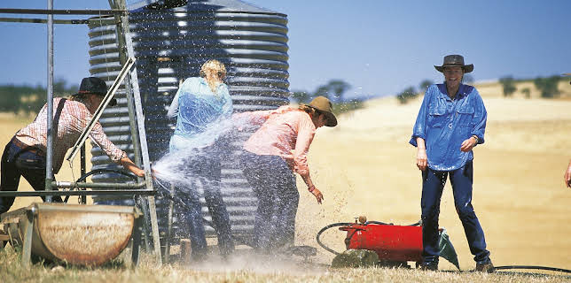 13:30: McLeods döttrar (S2 E4) (S2) | TV8 | 10/15 2025