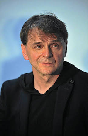 Maciej Pieprzyca as Director