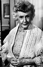 Ruth McDevitt como Mrs. MacGruder