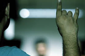 Laakhon Mein Ek: Minima