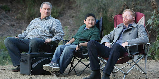 9:00 AM: Modern Family | E4 | 3/7 2026