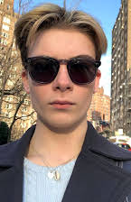 Eddie Schweighardt como Young Milo