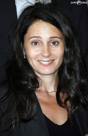 Anouk Grinberg as 