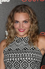 Madeline Brewer como 