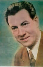 Roberto Font como Miguel, pretendiente de Carmen