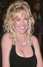 Erin Brockovich-Ellis som Waitress