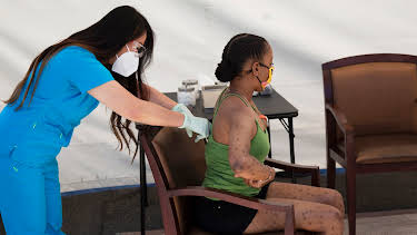 00:25: Dr. Pimple Popper (S3 E3) (S3) | TLC | 5/11 2026