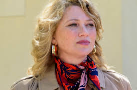 Obsessed, Season 1: Episode 1