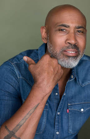 Lamont Thompson as 