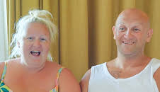 Bargain-Loving Brits in the Sun (S9 E34)