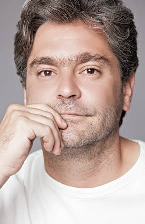 Martín Altomaro as 