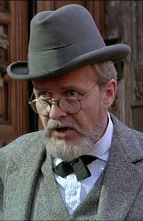 Rod Loomis as Freud