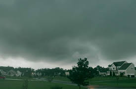 In the Eye of the Storm, Season 1: Half-Country Hurricane