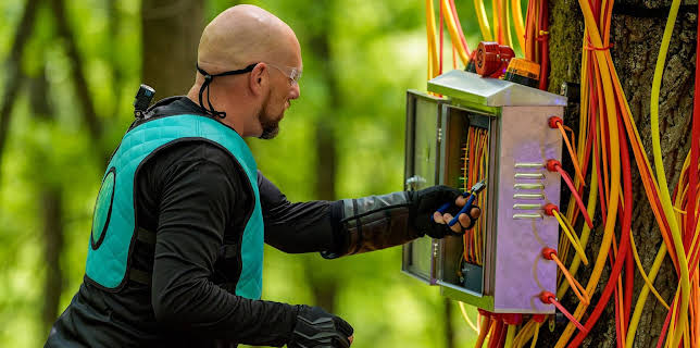 9:00 PM: New: The Hunt: Prey vs Predator | Channel 4 | 3/22 2026