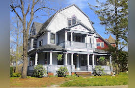 Hunting Vintage, Season 1: Hunting in Springfield, MA