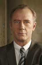 Xander Berkeley como 