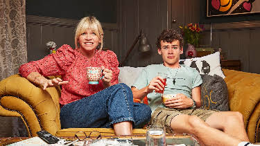 9:00 PM: Celebrity Gogglebox | E4 | 10/10 2026