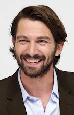 Michiel Huisman som 