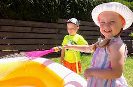 Gaby and Alex: Water Balloon Battle With Gaby and Alex!