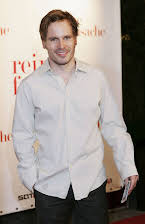 Wanja Mues som SS Slapping Father