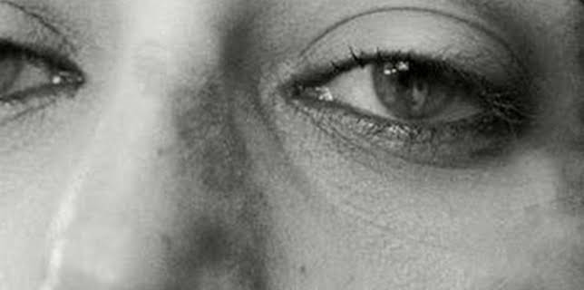 02:33: Dos personas intercambiando saliva | M. Drama | 2/11 2026