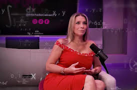 Dosis con Michelle Galván season-1: Tu futuro según las estrellas, con la astróloga Erika Raven