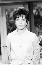 Kasey Rogers como Linda Prescott