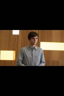 01:44: The Good Doctor (T1): Ep.1 Comida quemada | AXN | 8/20 2026
