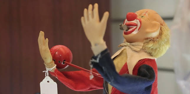 13:45: Pawn Stars (S18 E21) (S18) | Viasat 4 | 2/5 2026