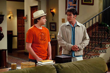 10:50: Two and a Half Men (S7 E22) (S7) | Kanal 9 | 4/28 2026