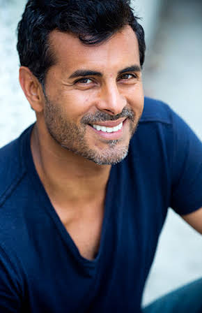 Ricardo Molina as 