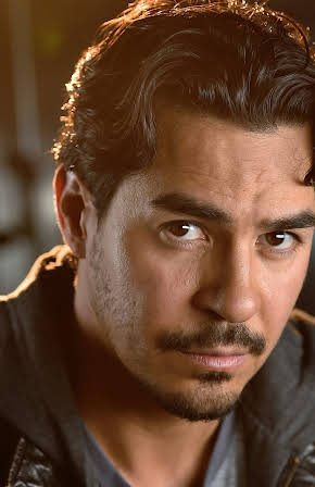Josué Gutierrez as Devin Cruz