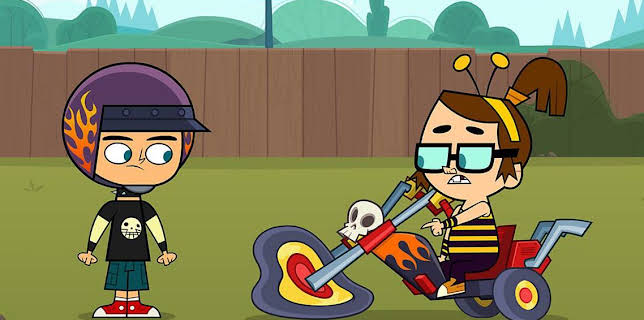 3:45 PM: Total Dramarama (S1) | CBBC | 3/21 2026