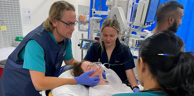 9:00 PM: New: Surgeons: Life in Their Hands | More 4 | 11/2 2025