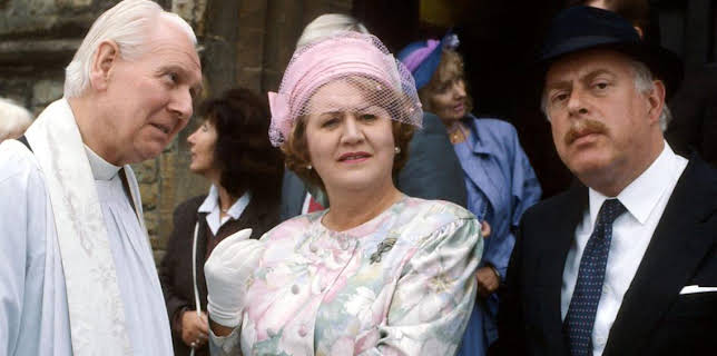 8:00 PM: Keeping Up Appearances (S1) | BBC Four | 2/24 2026